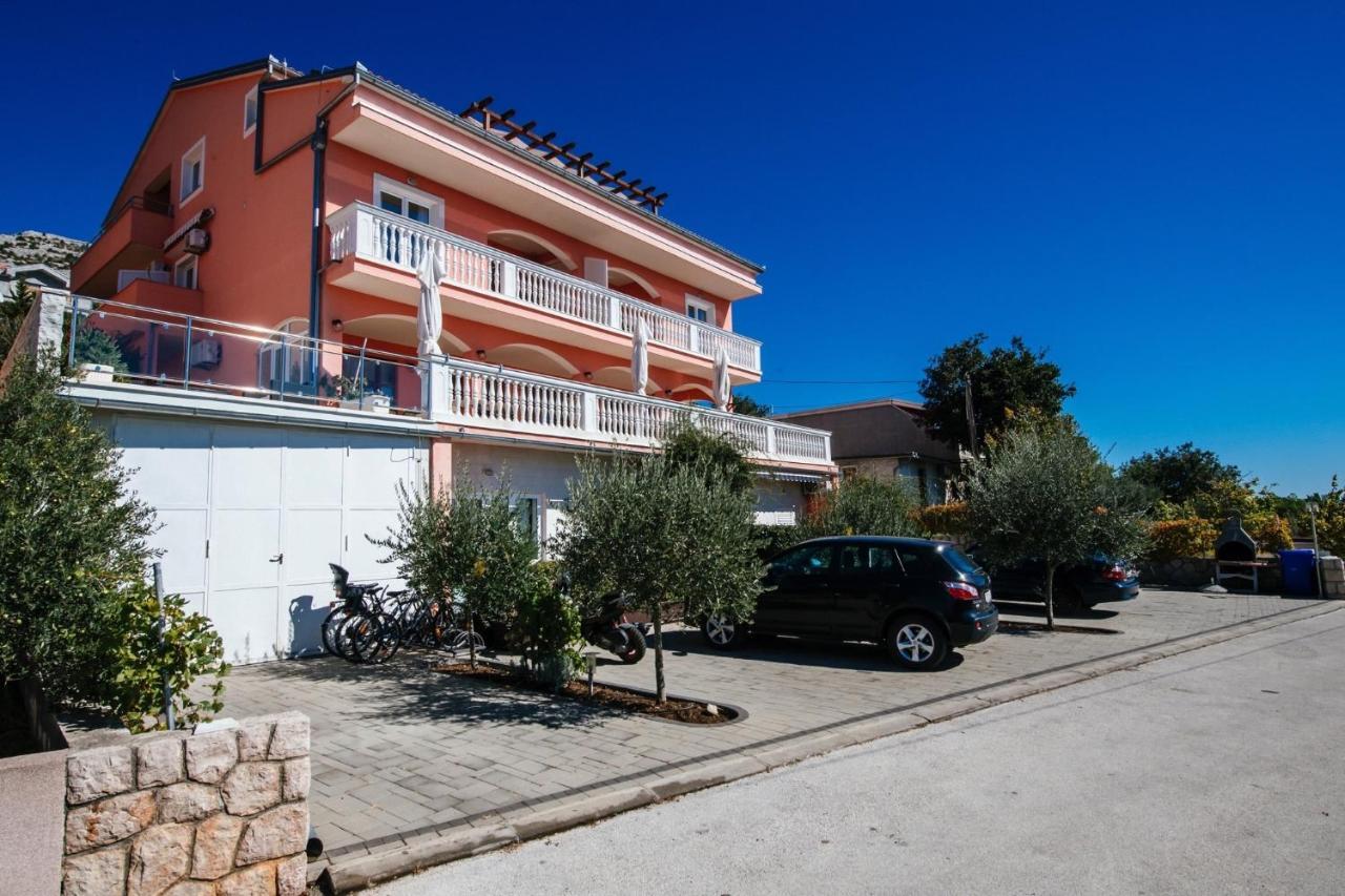 Apartments By The Sea Starigrad, Paklenica - 16421 Eksteriør bilde
