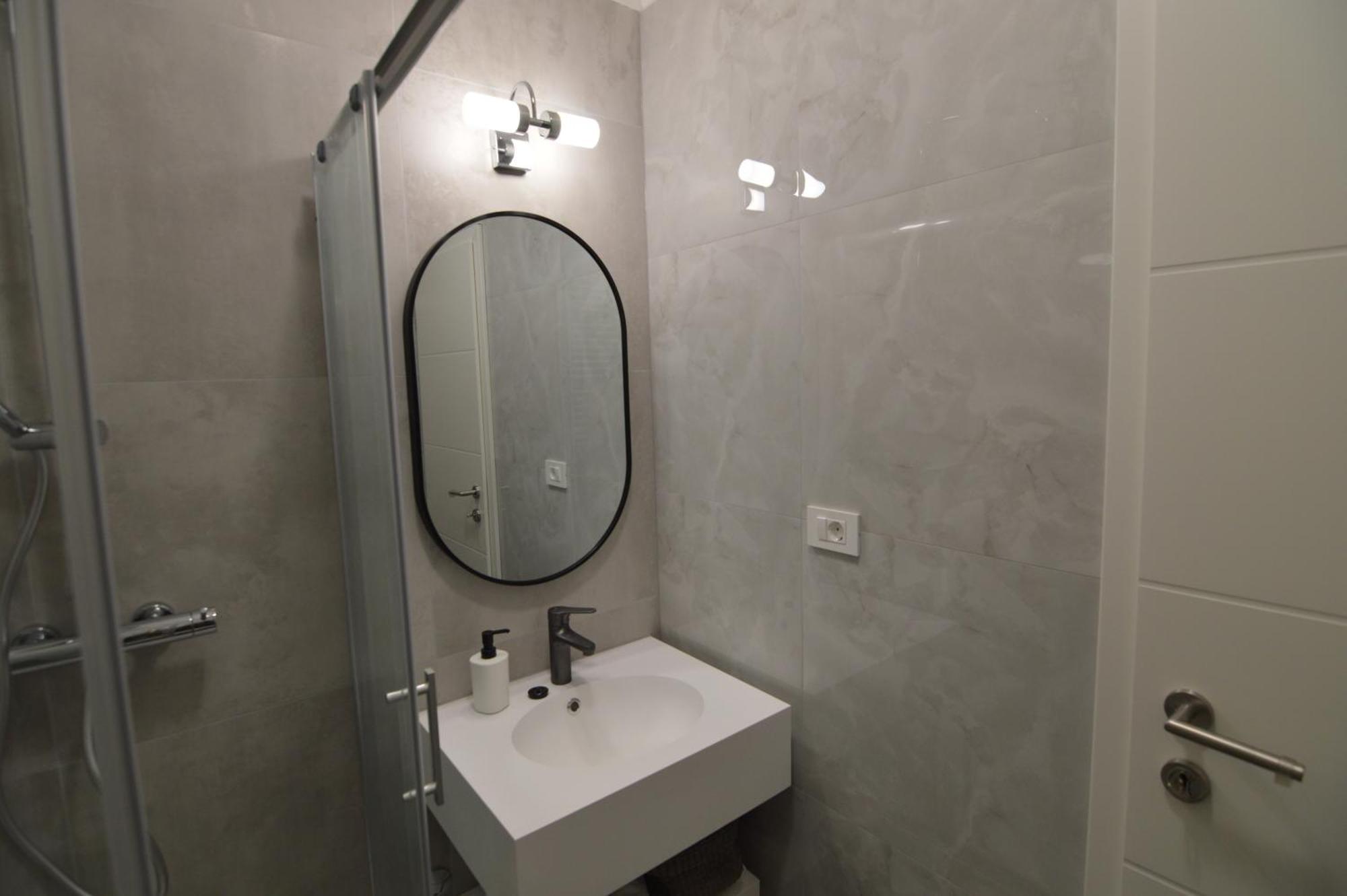 Apartments By The Sea Starigrad, Paklenica - 16421 Rom bilde